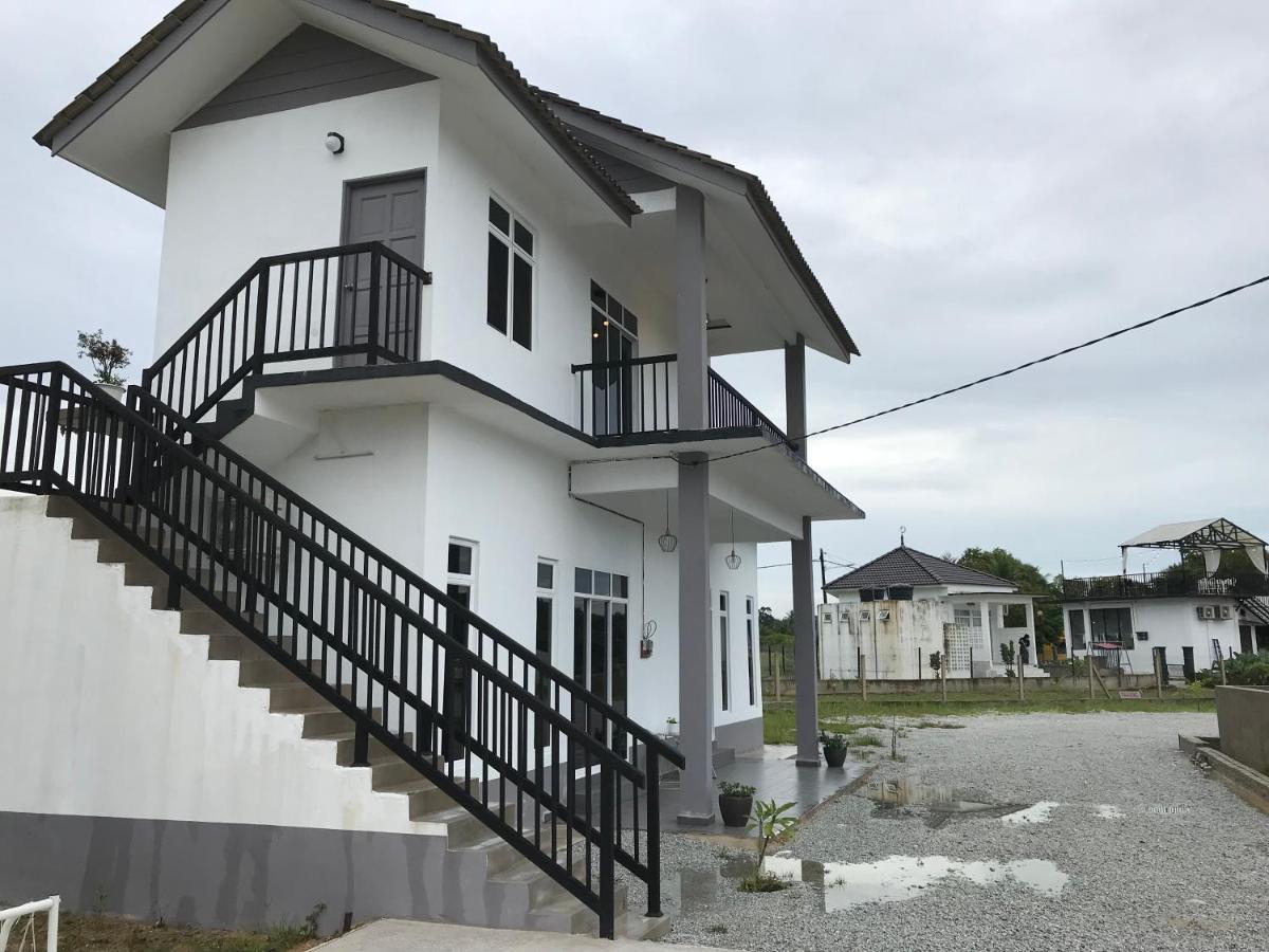 Rumah Sawah Homestay ปาเซร์ปูเตะห์ ภายนอก รูปภาพ