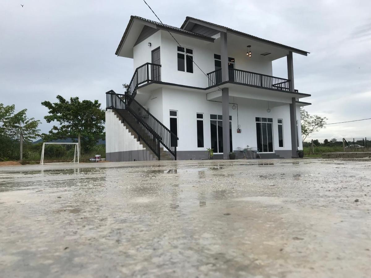 Rumah Sawah Homestay ปาเซร์ปูเตะห์ ภายนอก รูปภาพ