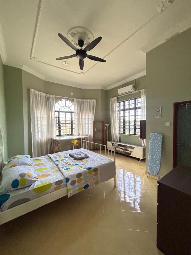 Rumah Sawah Homestay ปาเซร์ปูเตะห์ ภายนอก รูปภาพ