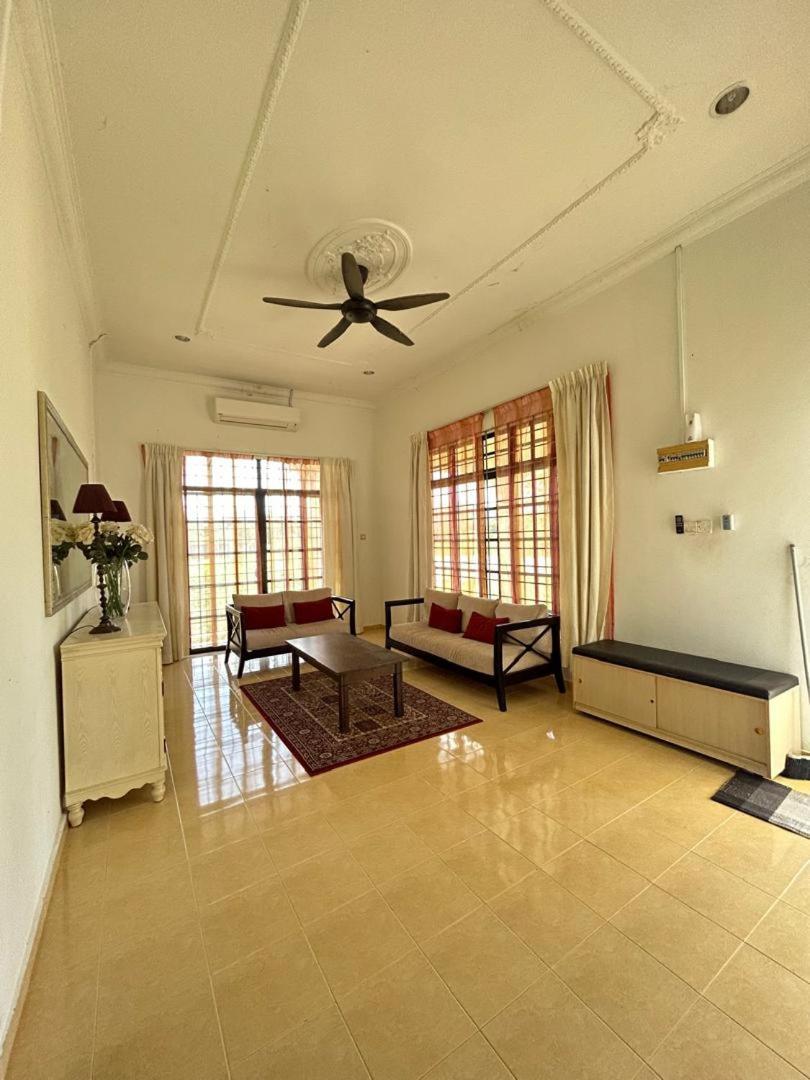 Rumah Sawah Homestay ปาเซร์ปูเตะห์ ภายนอก รูปภาพ